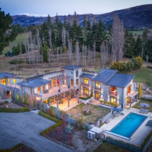 A beautiful hunting lodge with a pool in New Zealand.